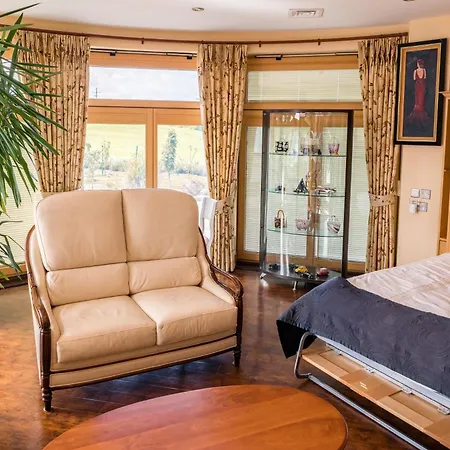 Like Walking Into A Fantastic Novel At Inishowen House Δωμάτια σε οικογενειακή κατοικία *