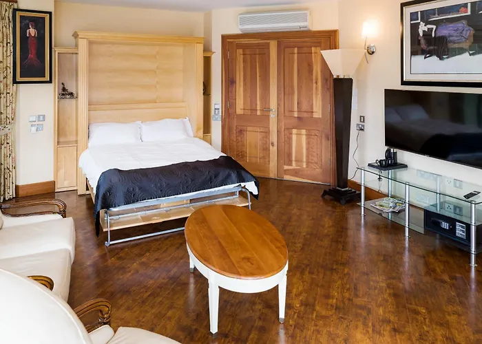 Like Walking Into A Fantastic Novel At Inishowen House ホームステイ *