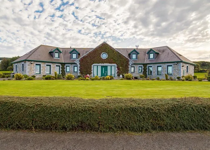 Like Walking Into A Fantastic Novel At Inishowen House ホームステイ Rashenny