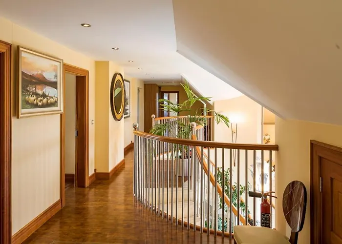 Like Walking Into A Fantastic Novel At Inishowen House ホームステイ Rashenny