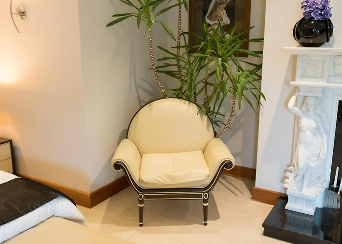 Like Walking Into A Fantastic Novel At Inishowen House ホームステイ Rashenny