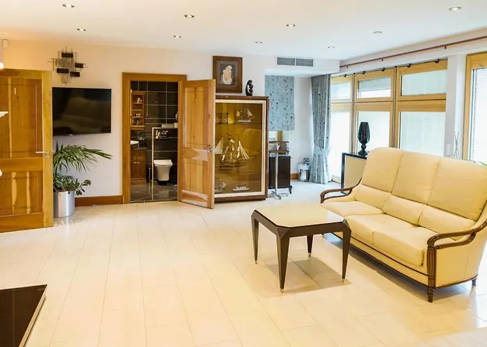 ホームステイ Like Walking Into A Fantastic Novel At Inishowen House *