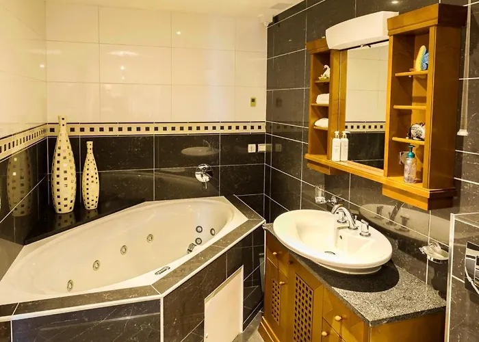 Like Walking Into A Fantastic Novel At Inishowen House ホームステイ