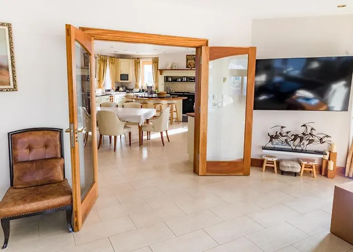 Like Walking Into A Fantastic Novel At Inishowen House ホームステイ