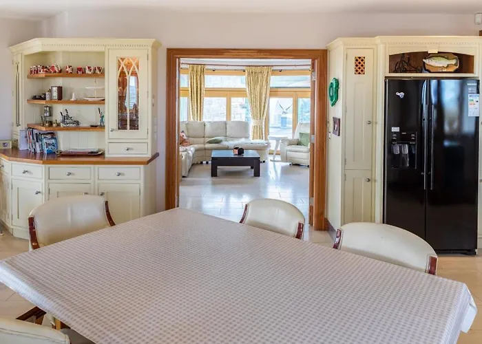 ホームステイ Like Walking Into A Fantastic Novel At Inishowen House Rashenny